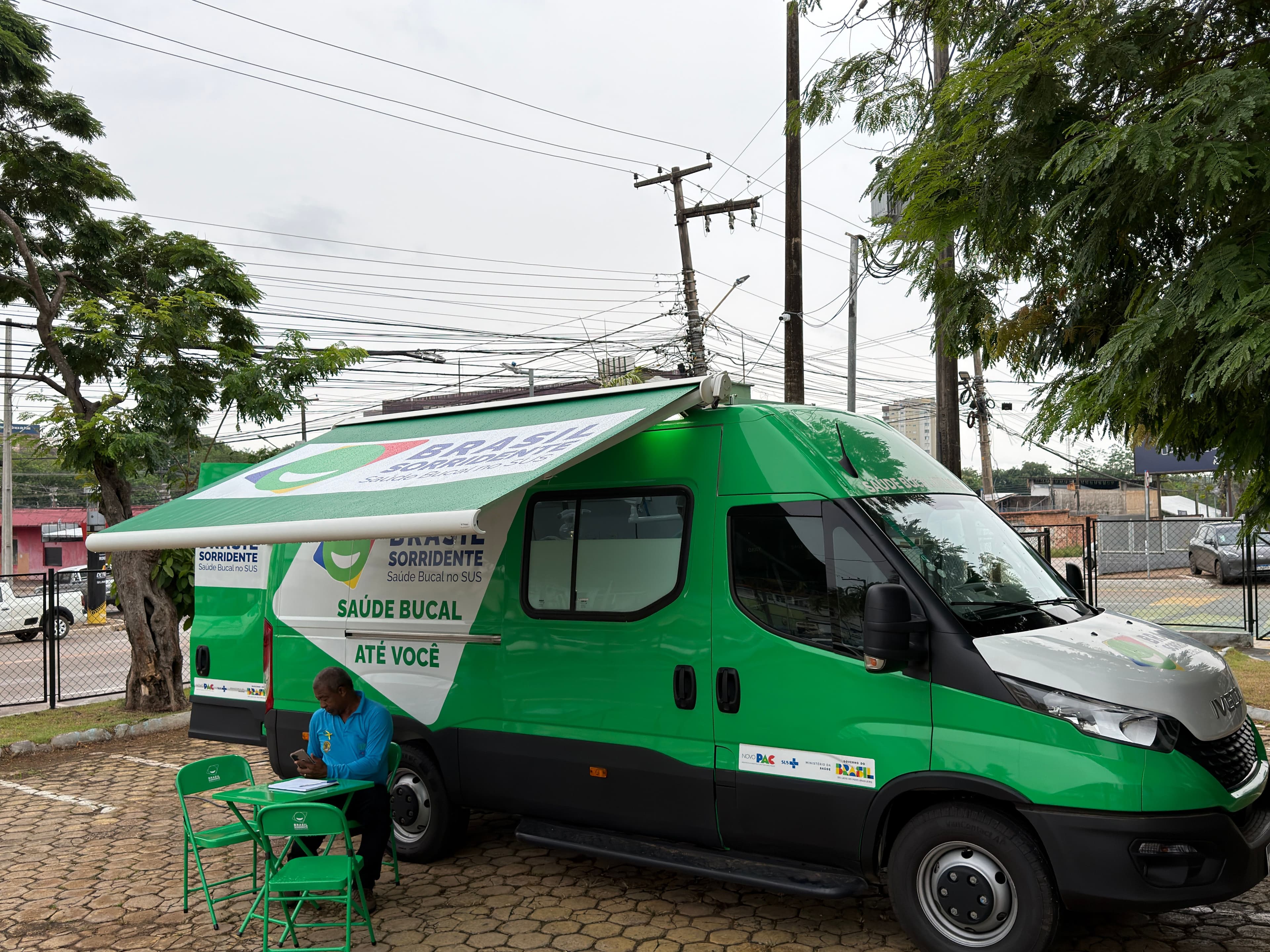 Unidade Odontológica Móvel da Prefeitura de Porto Velho durante o início dos atendimentos à população.