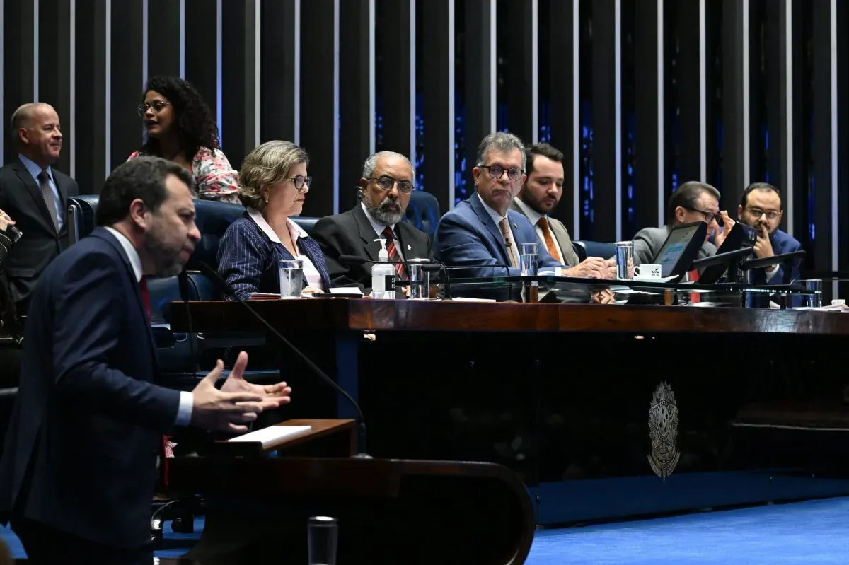 Plenário do Senado Federal durante discussão da proposta de emenda à Constituição que prevê mudanças na jornada de trabalho e no modelo de escala 6x1.
